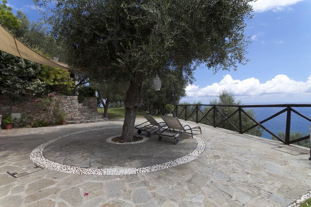 Villa Degli Ulivi B&B Finale Ligure Exterior photo