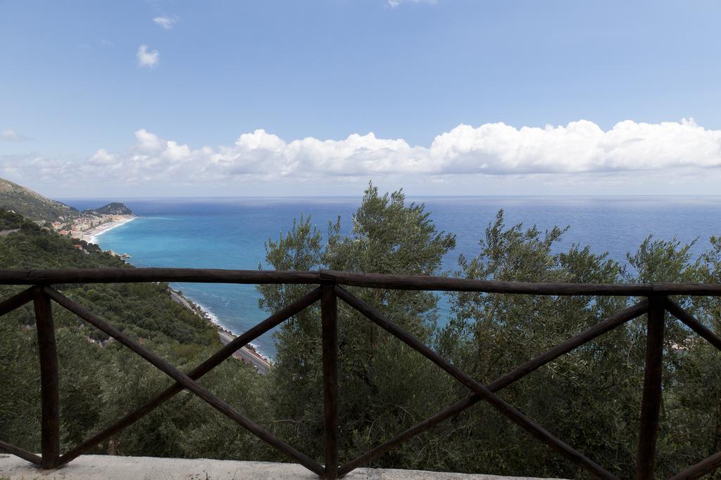 Villa Degli Ulivi B&B Finale Ligure Exterior photo
